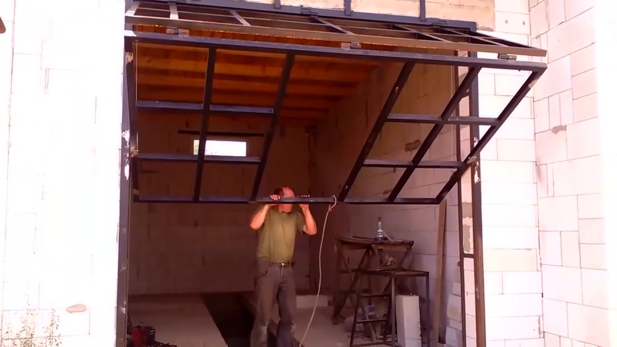 Гаражные ворота подъемные своими руками