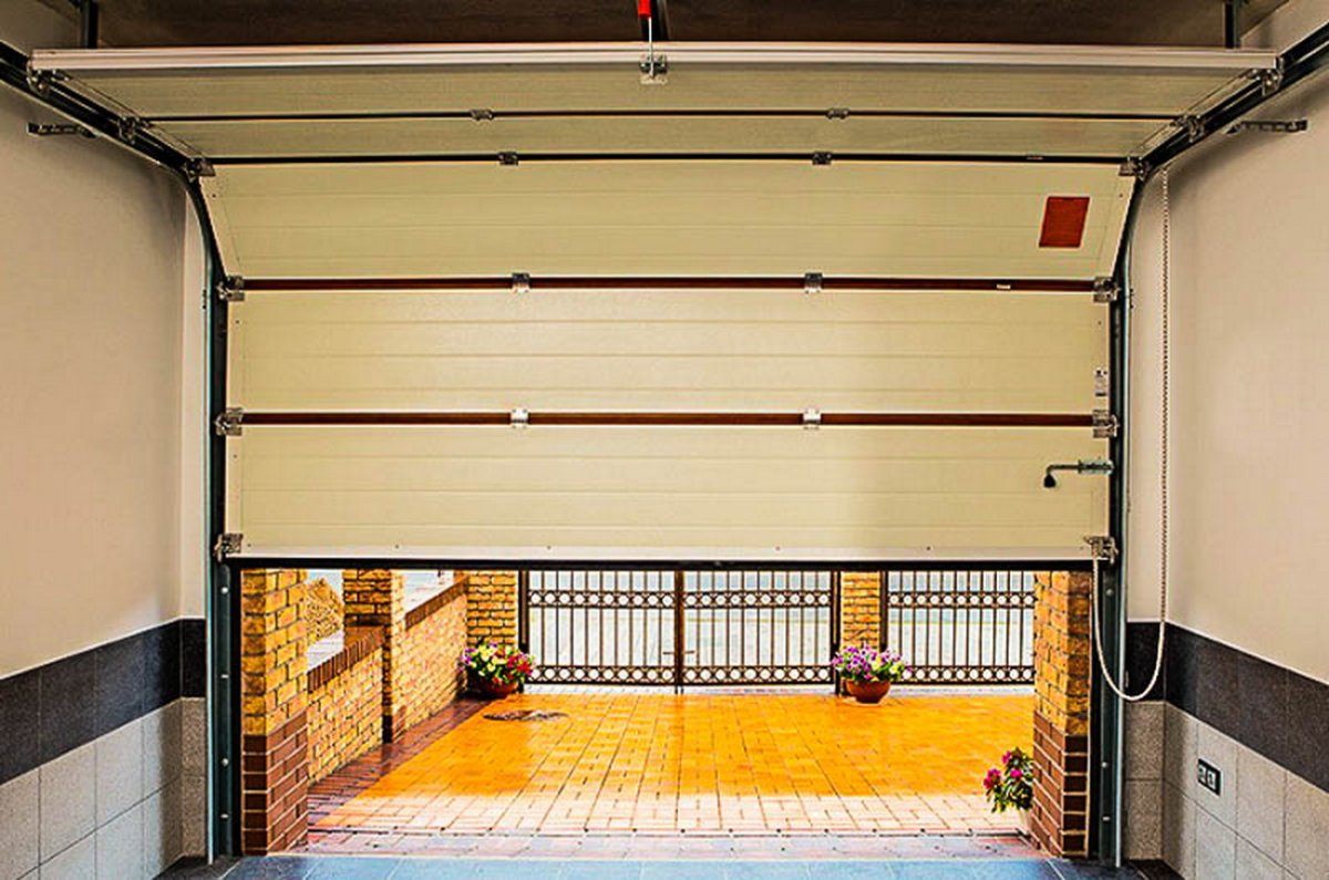 Откатные секционные ворота HST