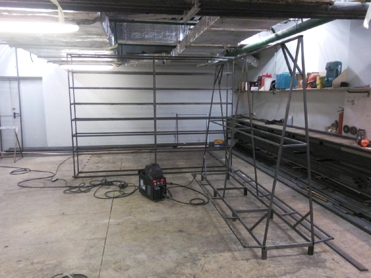 Полки в гараж из профтрубы