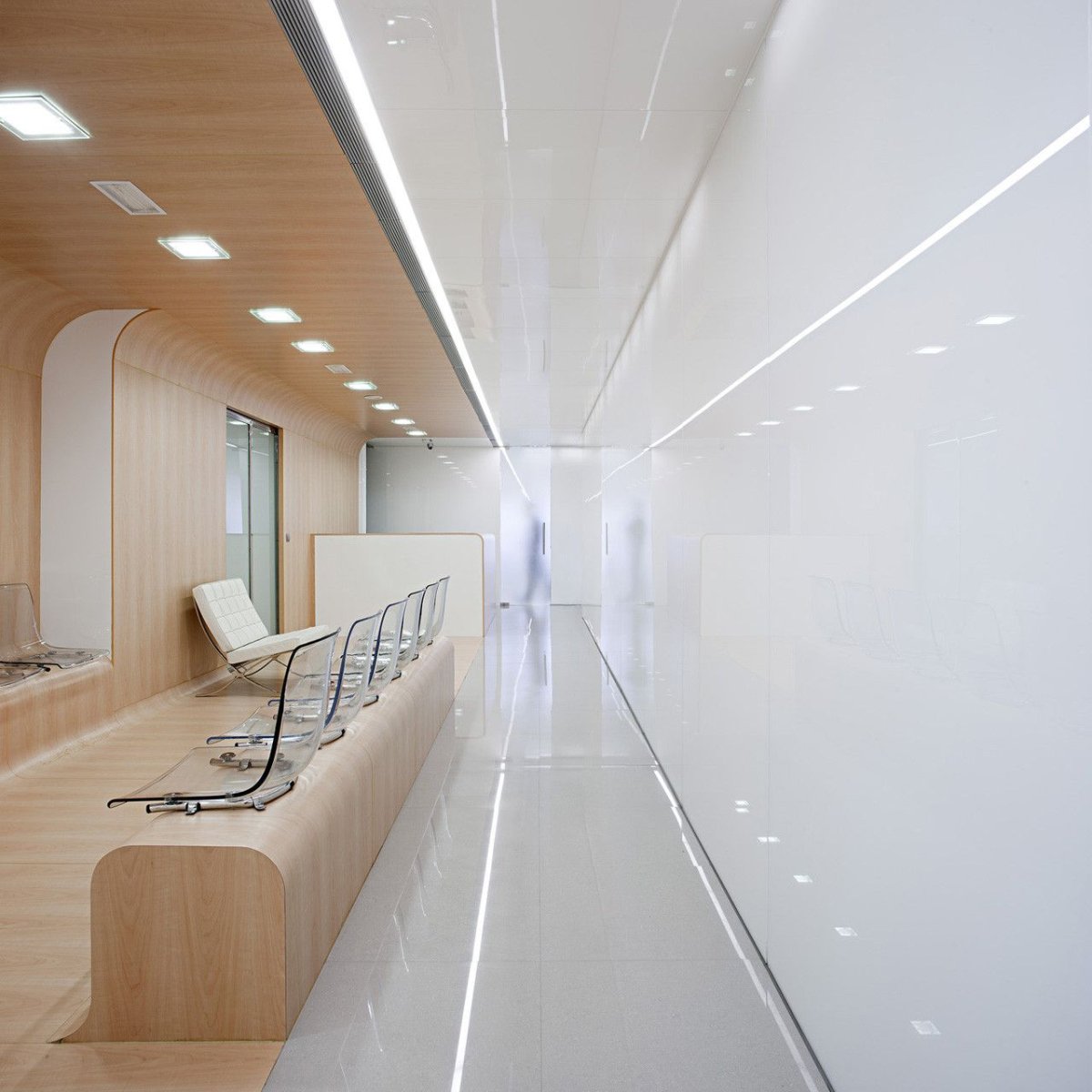 Интерьер холла клиники