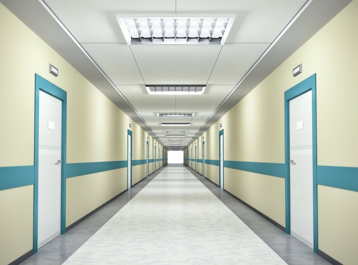 Стена коридора больницы