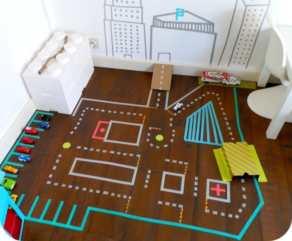 Лабиринты из изоленты в детском саду