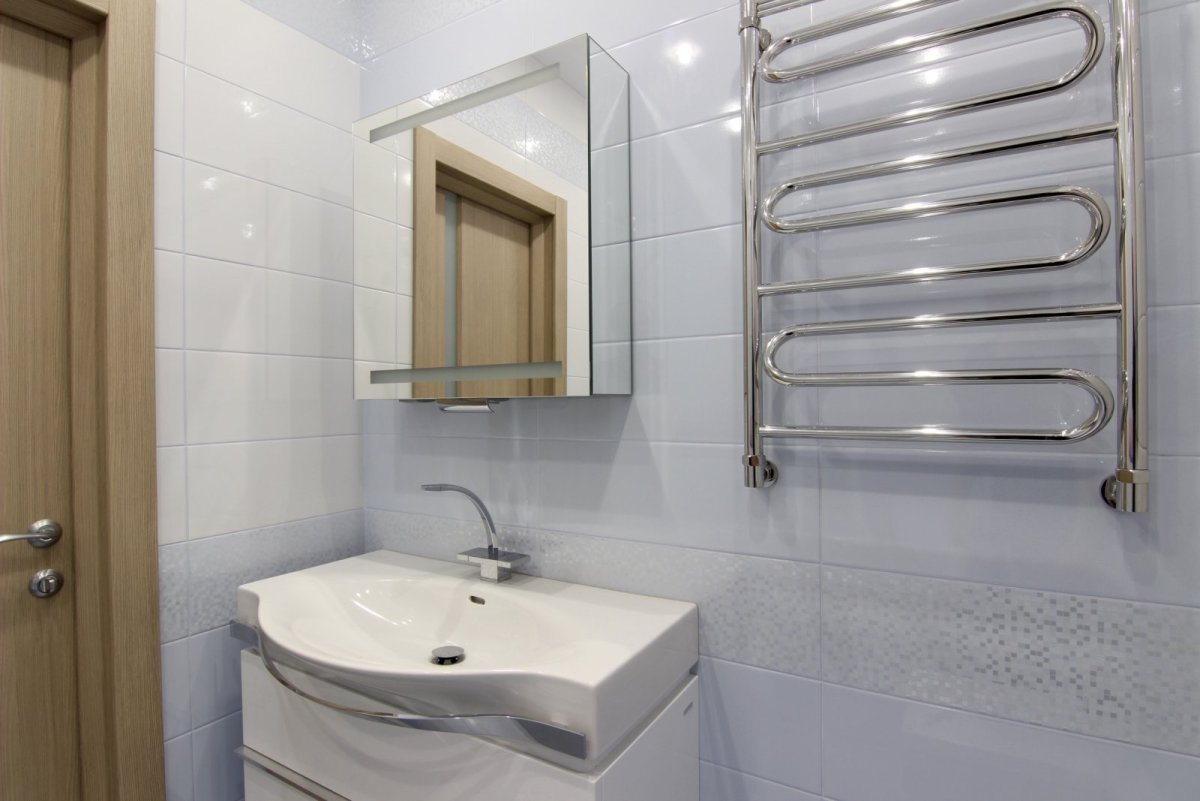 Полотенцесушитель над раковиной