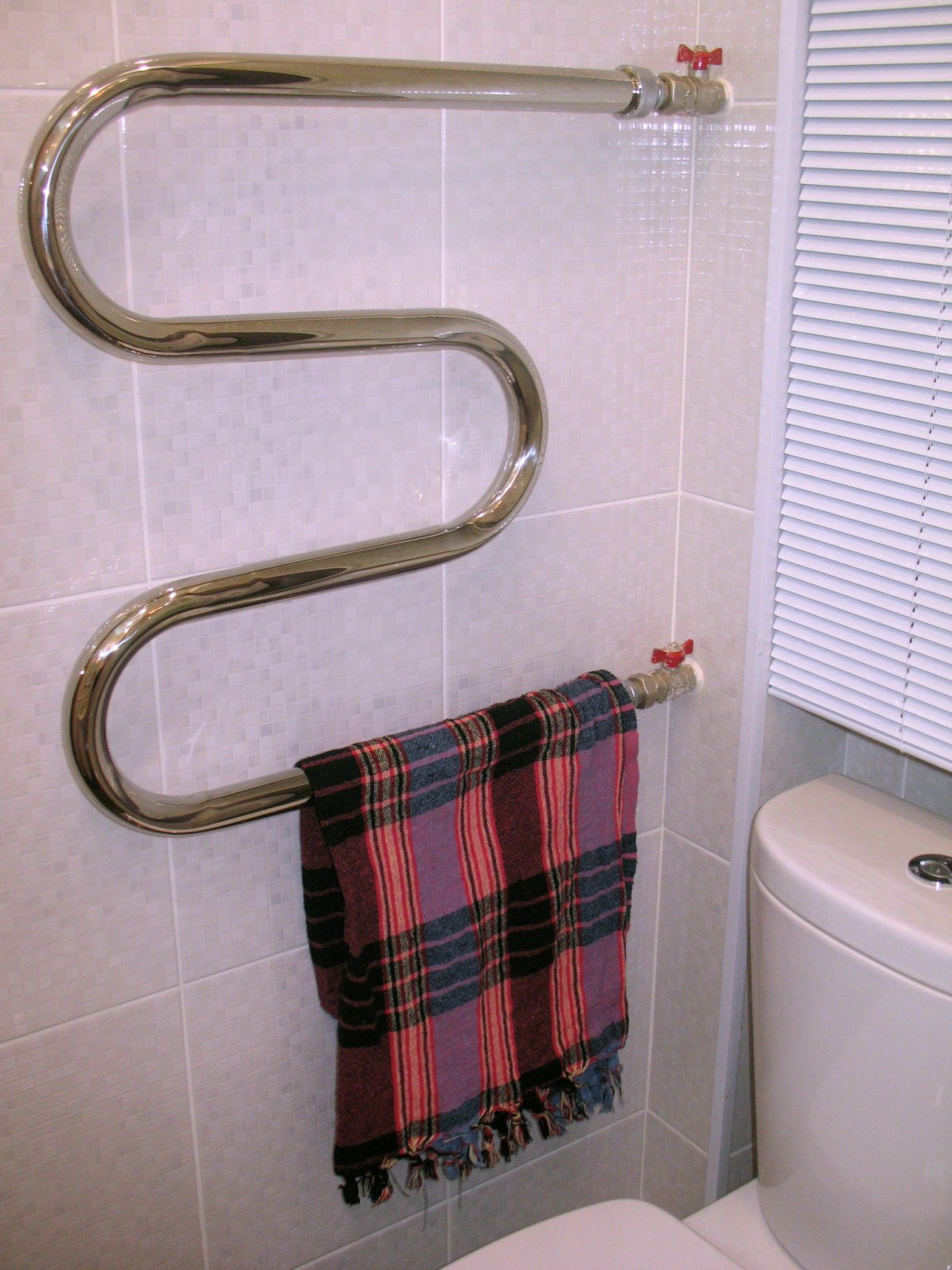 Трубы полотенцесушителя в стену