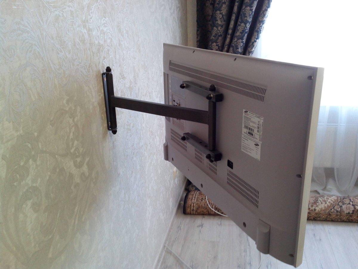 Крепление кронштейна для телевизора к стене