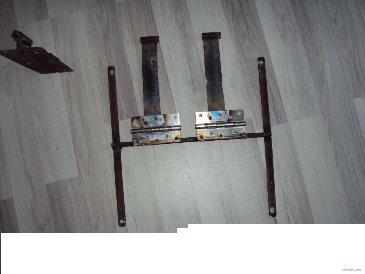 Сломанный кронштейн для телевизора