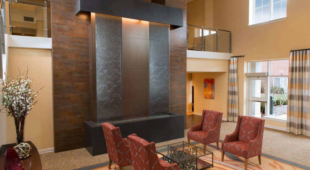 Декоративный водопад в интерьере