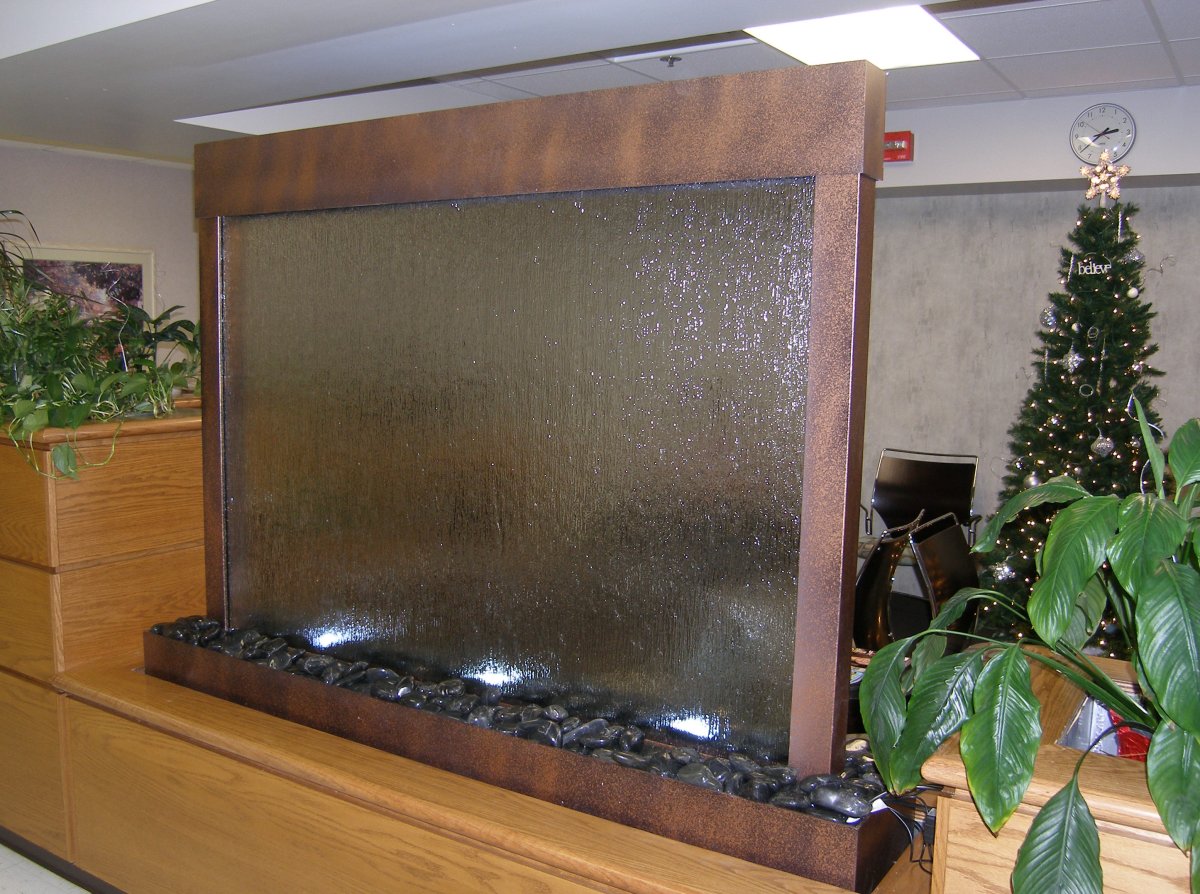 Настенный водопад