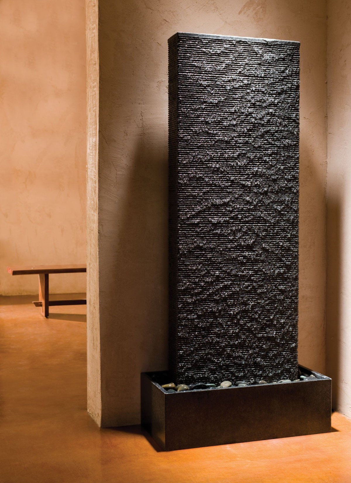 Имитация водопада на стене