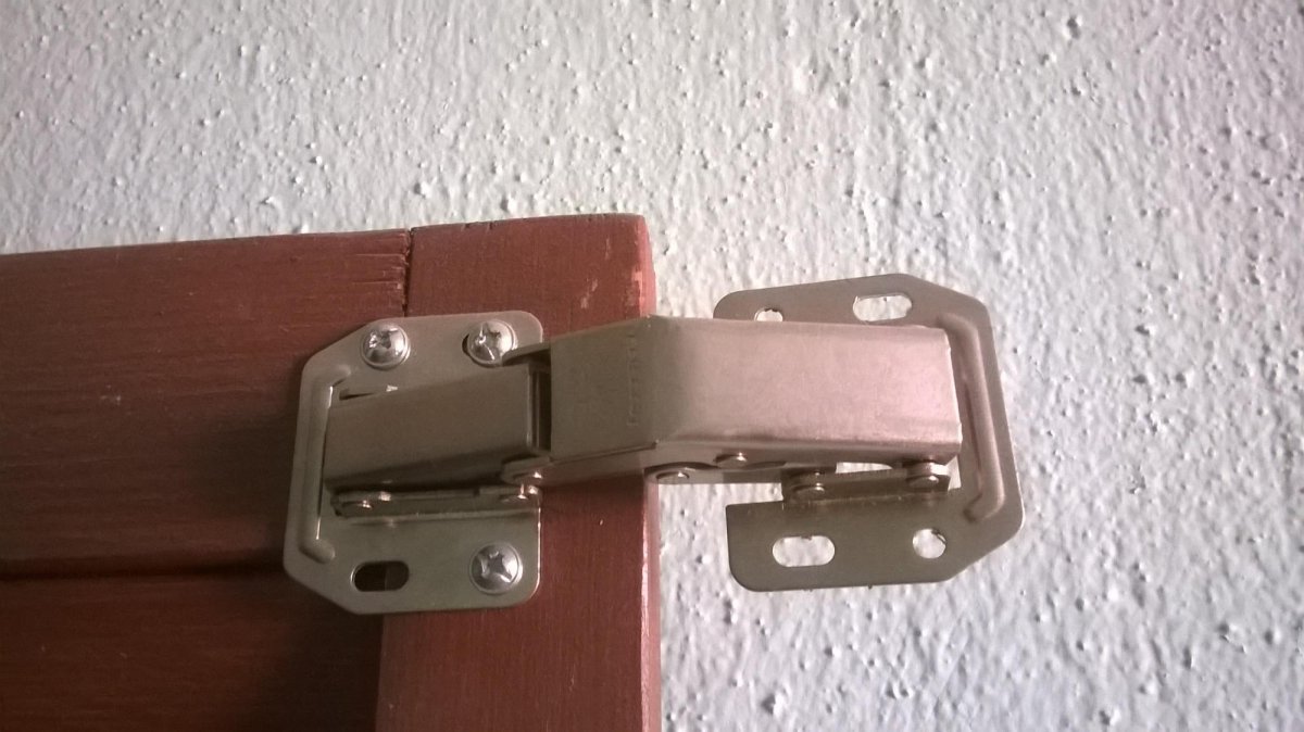 Петли для крепления жалюзийных дверей