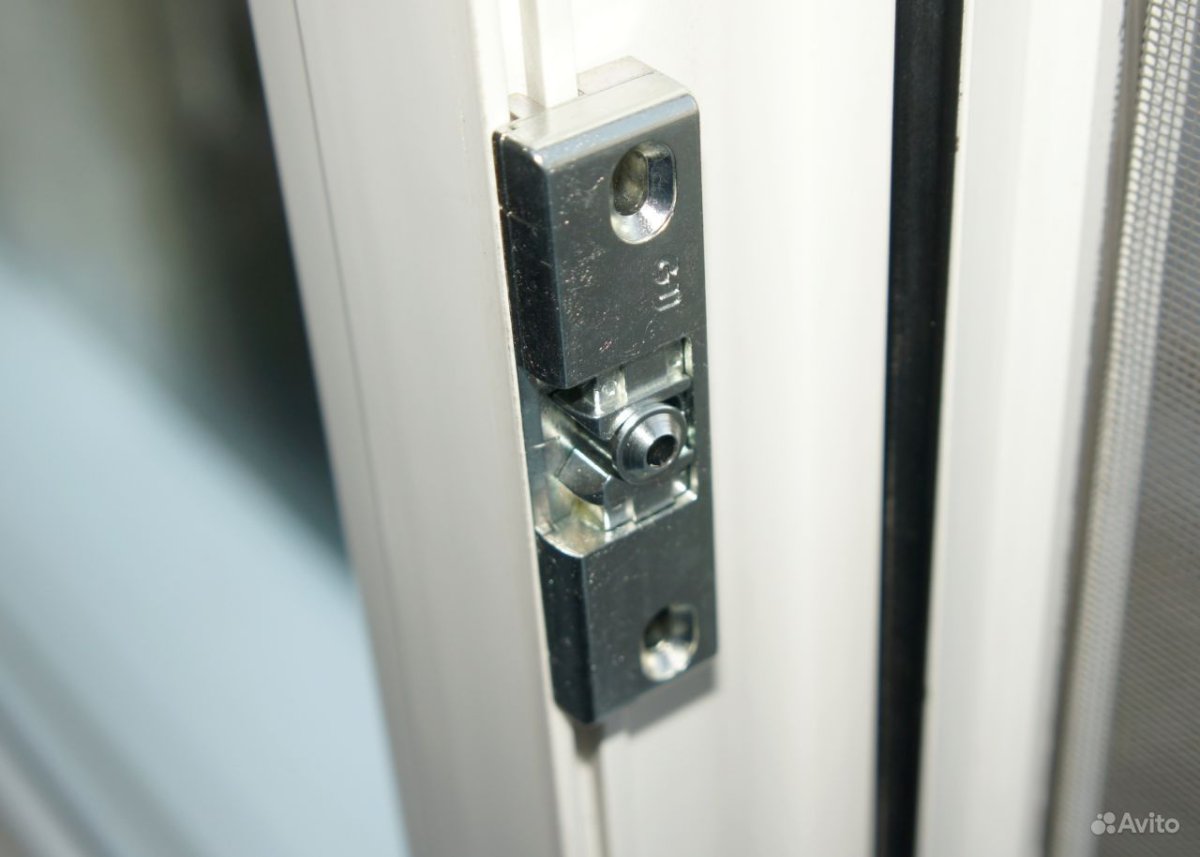 Защелка балконная Rehau