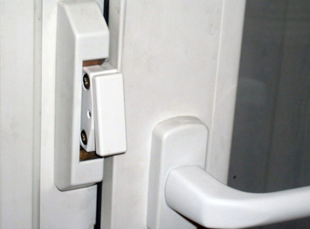 Защелка ВИНХАУС пластиковые окна