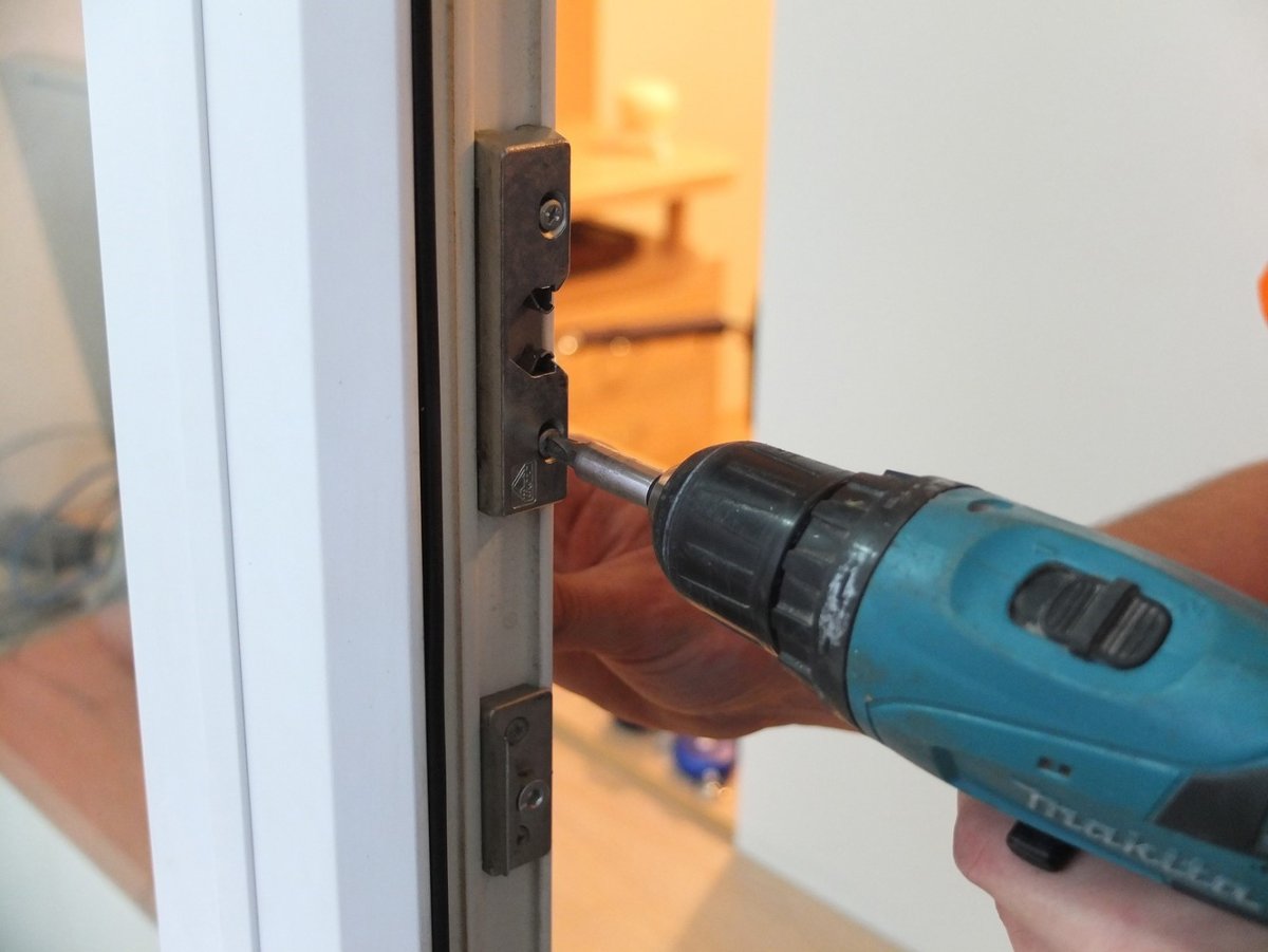 Защелка для балконной двери