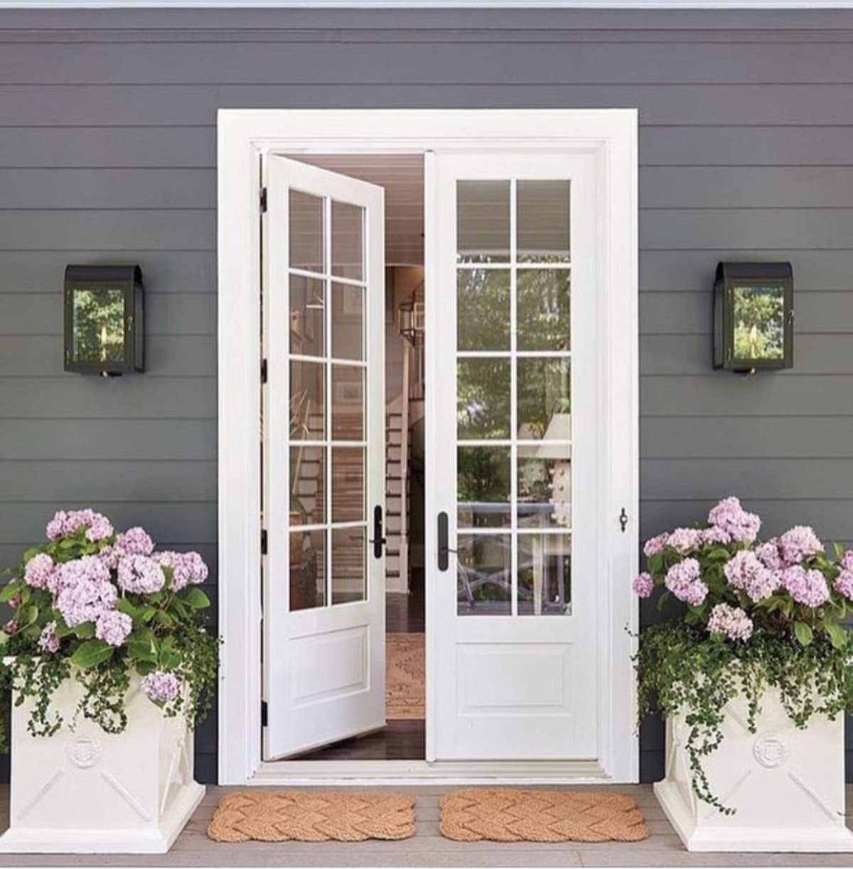 Пластиковая дверь на веранду