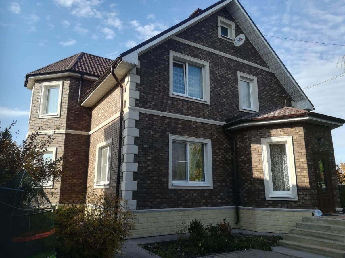 Отделка дома фасадными панелями