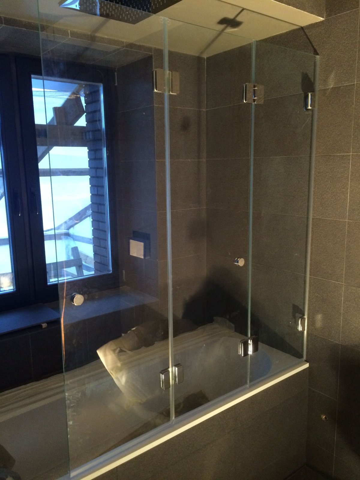 Душевая шторка стеклянная