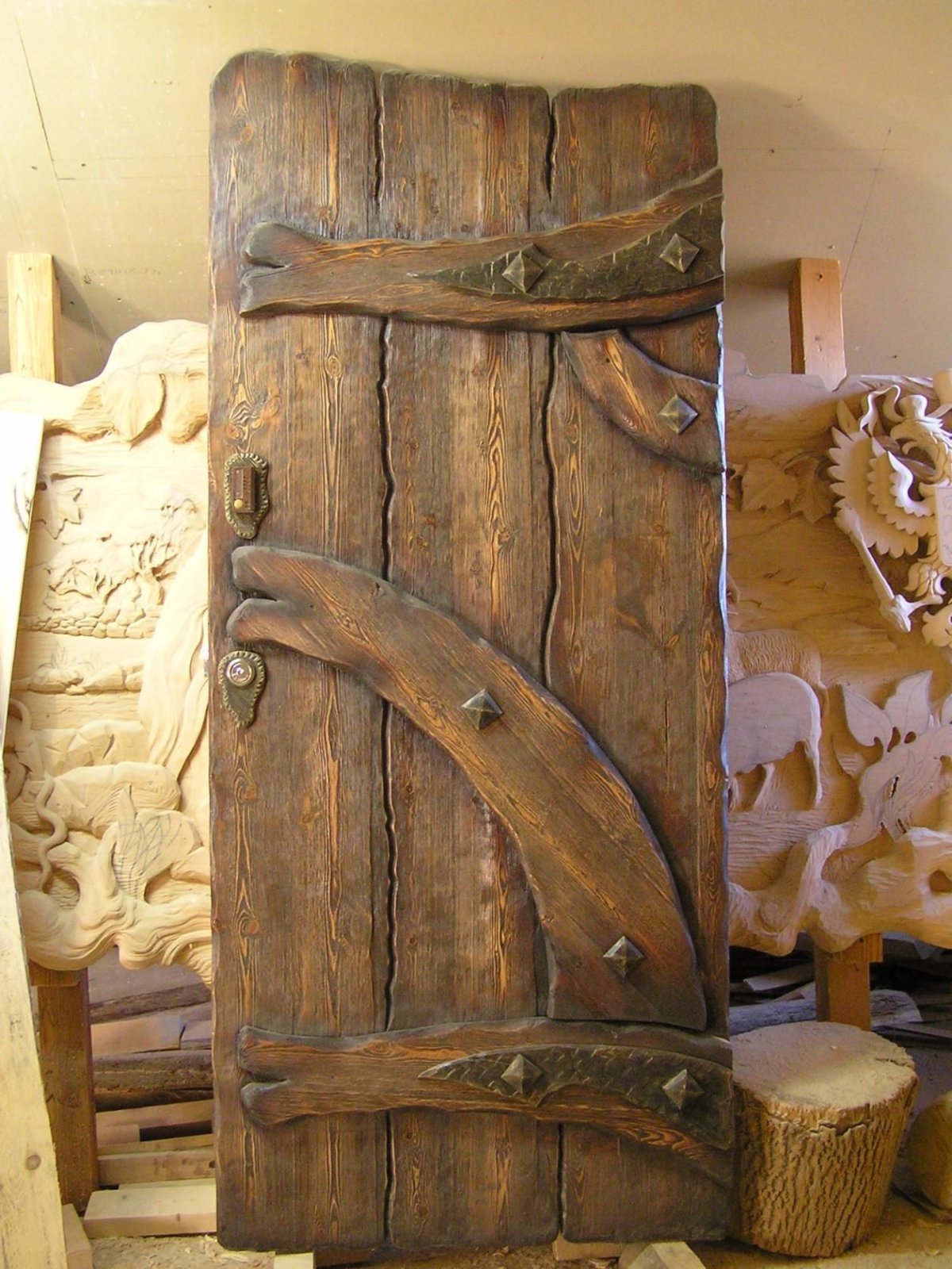 Деревянная дверь