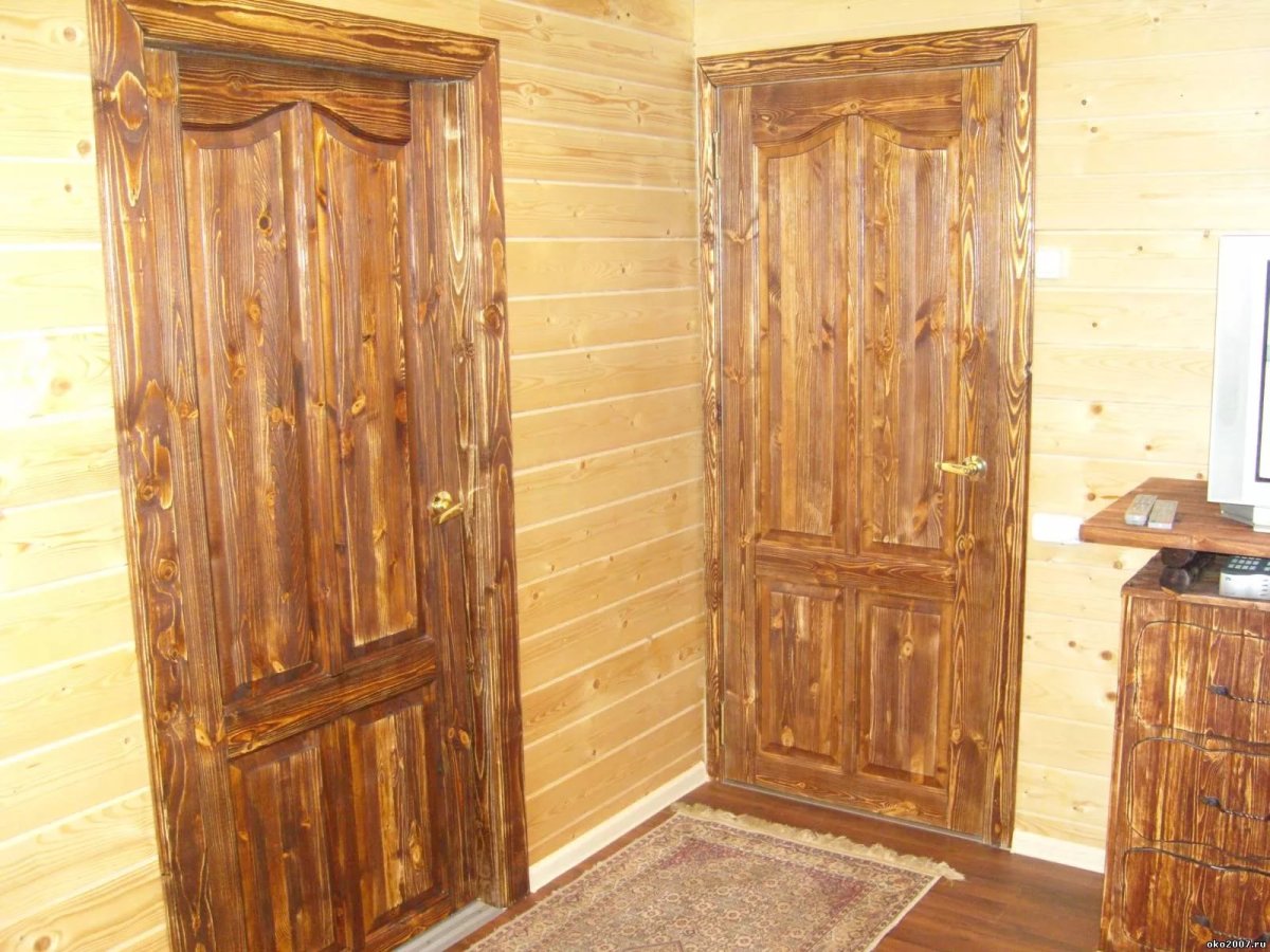 Двери межкомнатные брашированные массив
