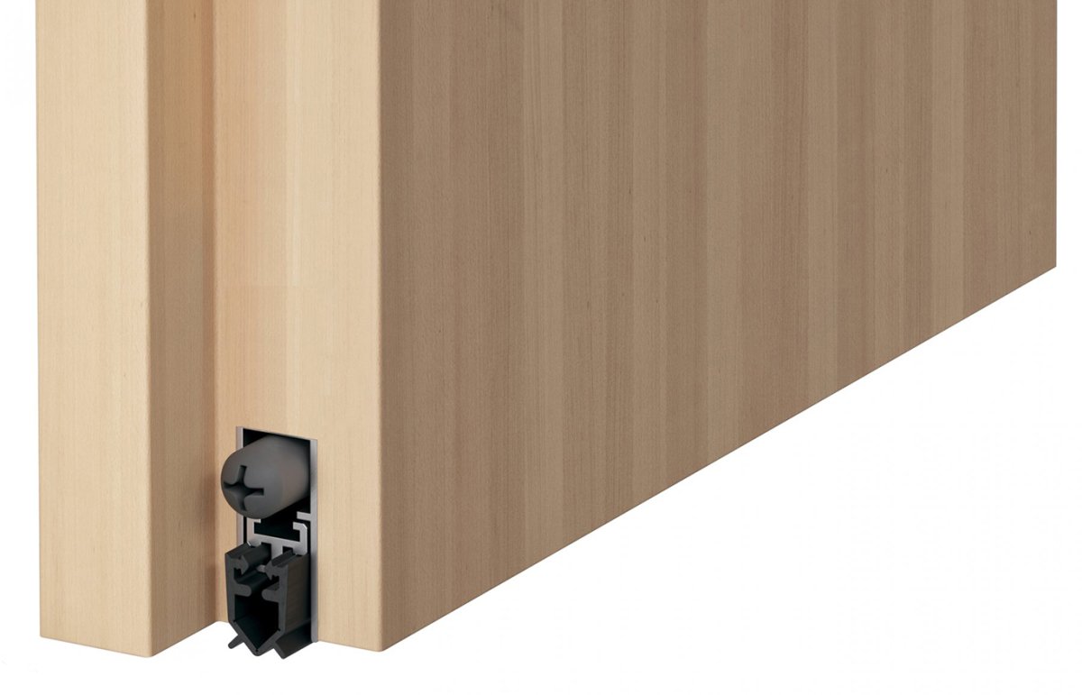 Порог автоматический накладной Comaglio 1450 COMAX