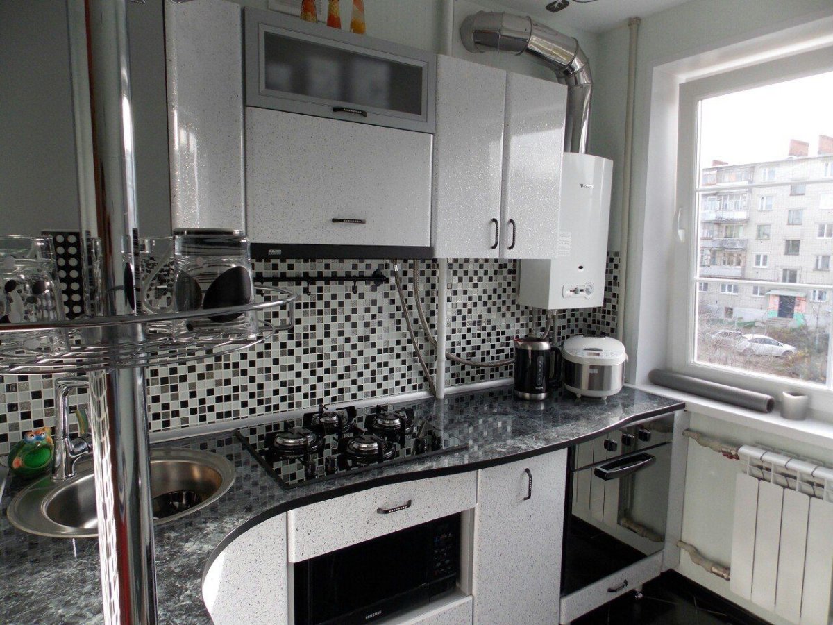 Интерьер кухни 5м.кв с газовой колонкой155на2м