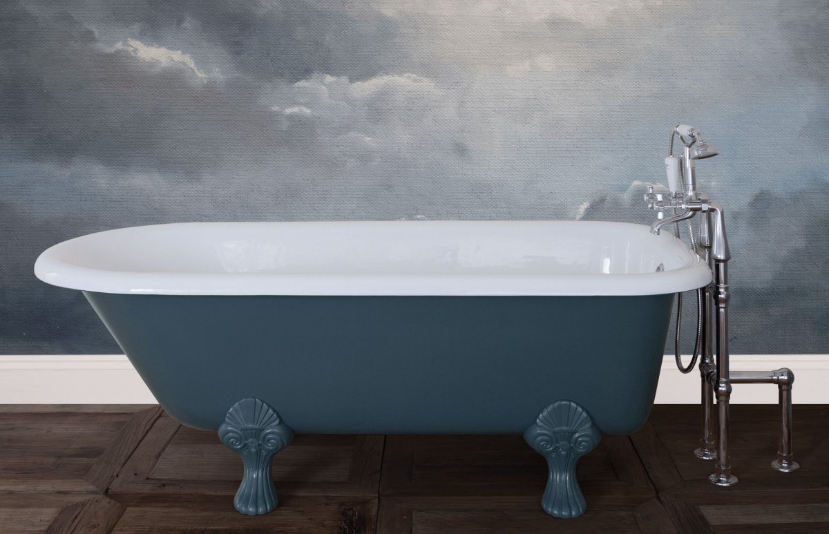 Маленькая чугунная ванна