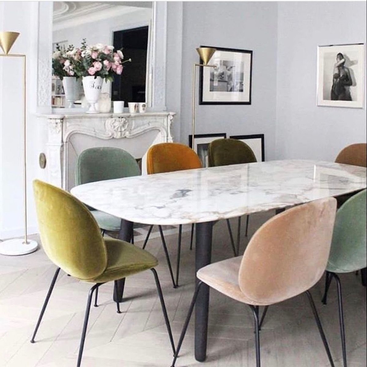 Стильный обеденный стол