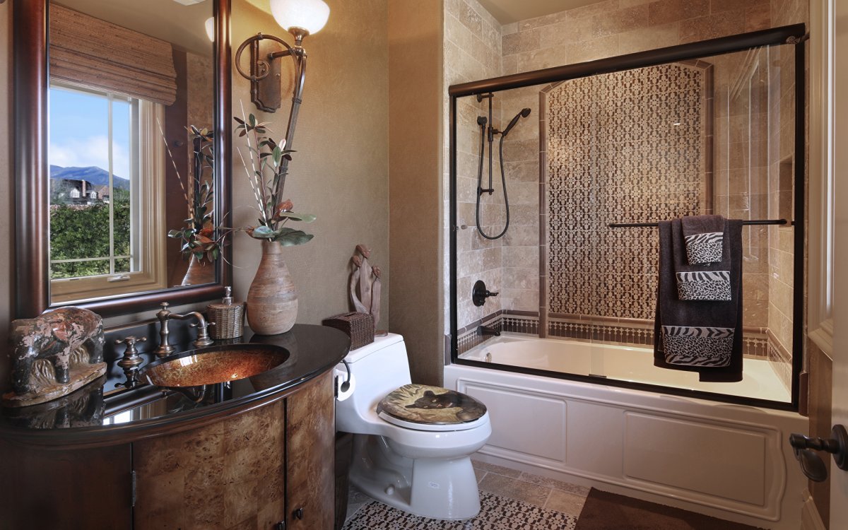 Открытые трубы в интерьере ванной