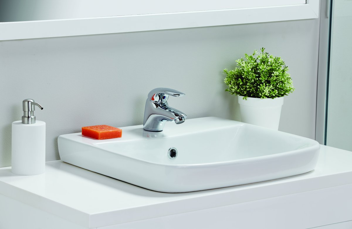 Ванная с отверстием под смеситель