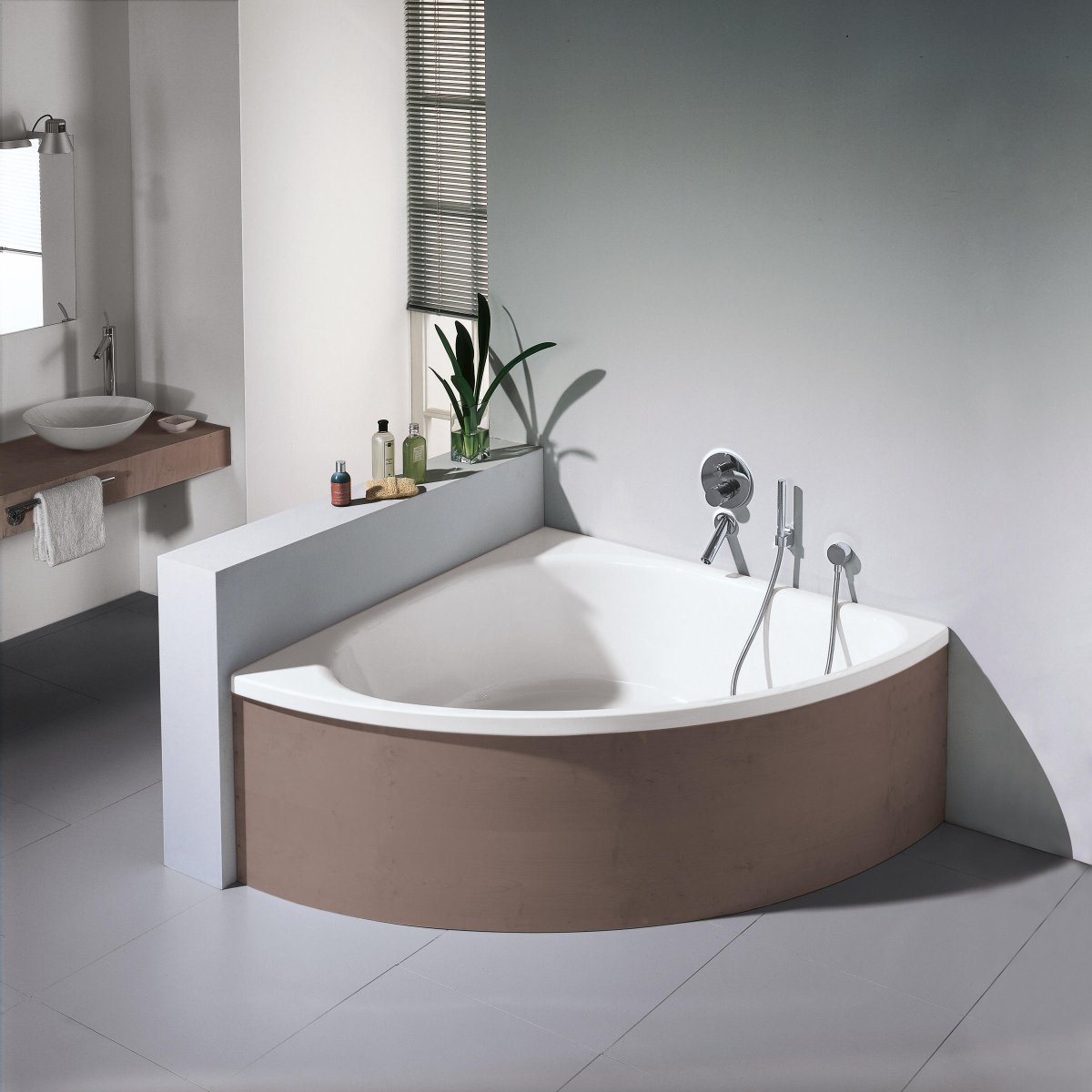 Угловая ванна 1400х1400