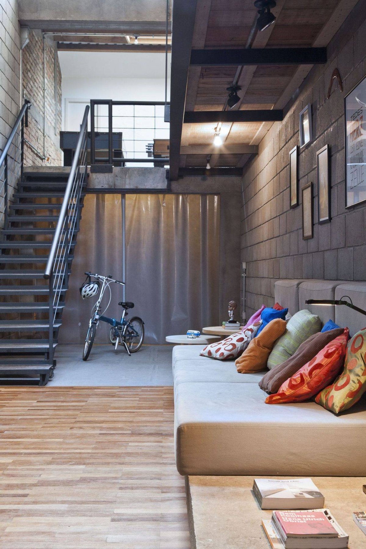 Гараж в стиле лофт и индустриал