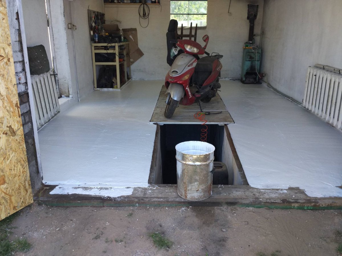 Деревянный пол в гараже