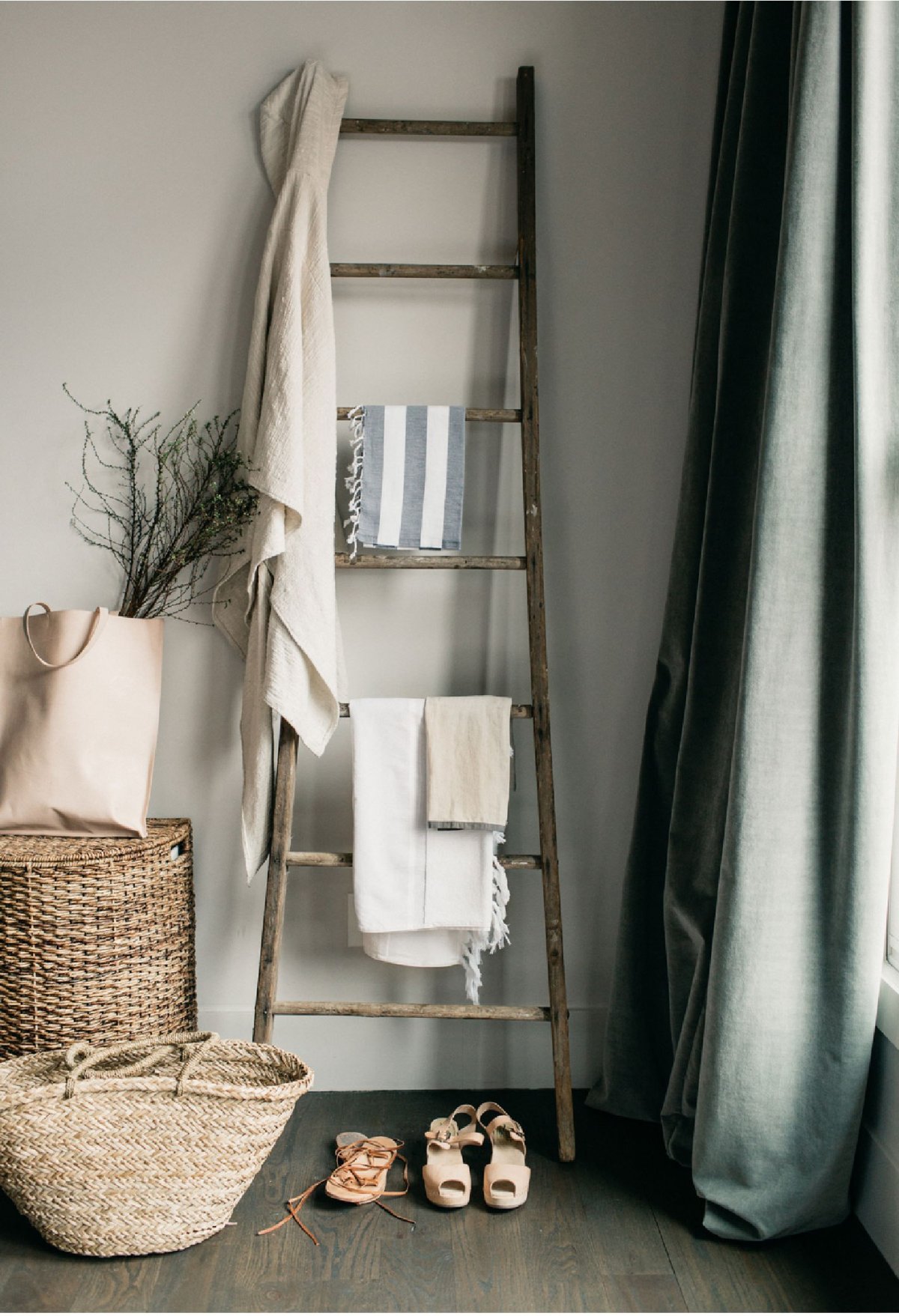 Декоративная лестница для полотенец