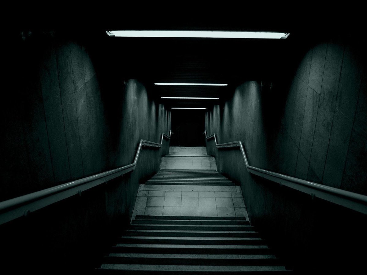 Мрачный коридор