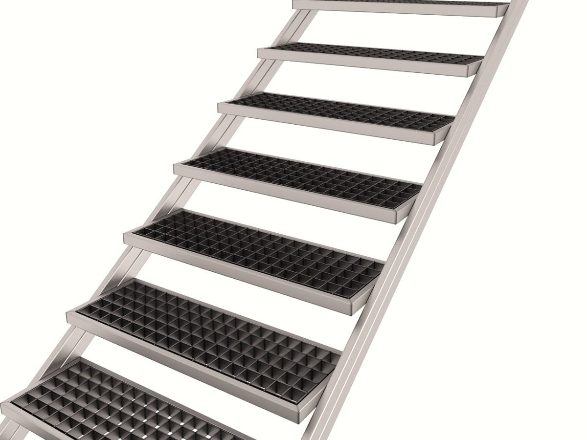 Ступень металлическая решетчатая