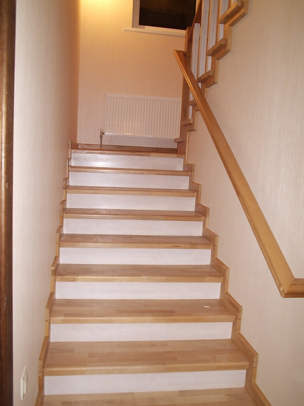 Ступени и подступенок для лестницы из бетона