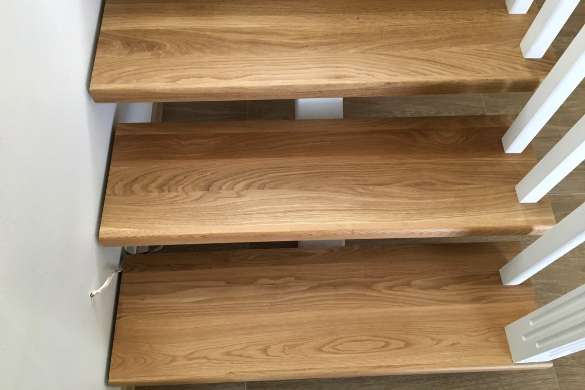 Лестница дуб цельноламельный