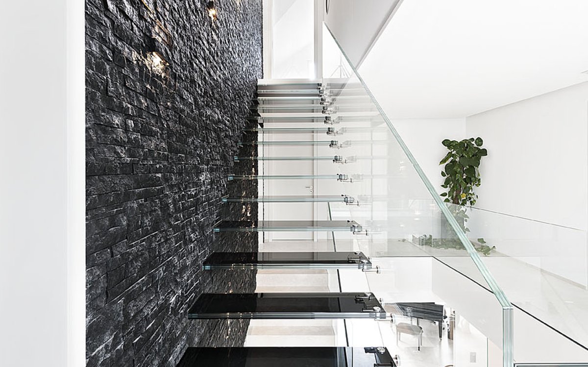 Стеклянные лестницы в интерьере