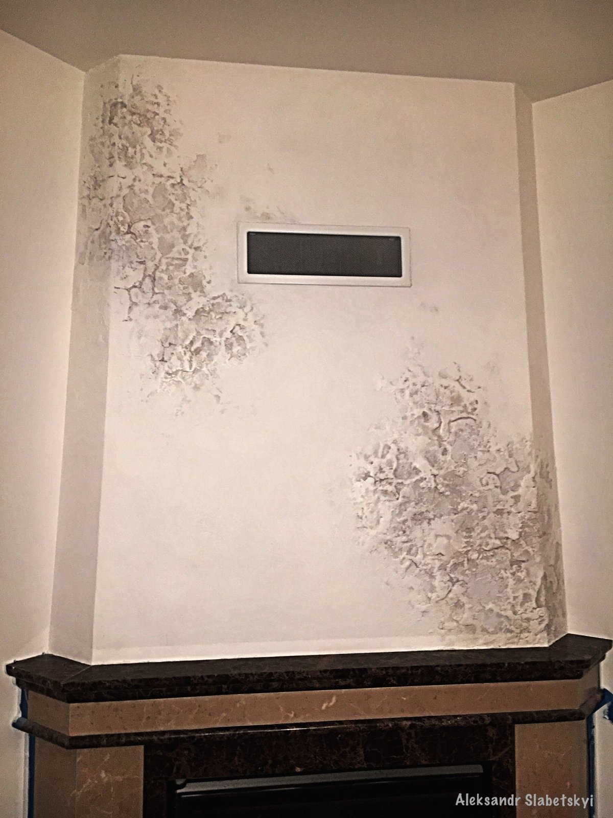 Декоративная штукатурка на камине