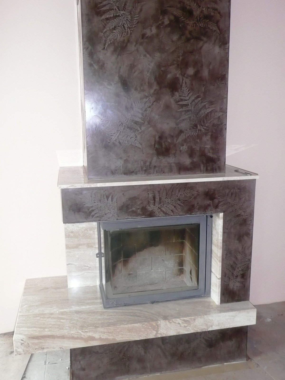 Венецианка на камине