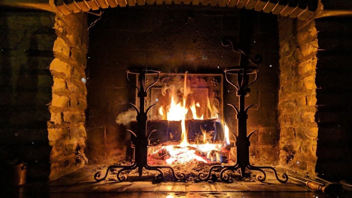 Камин в средневековом стиле