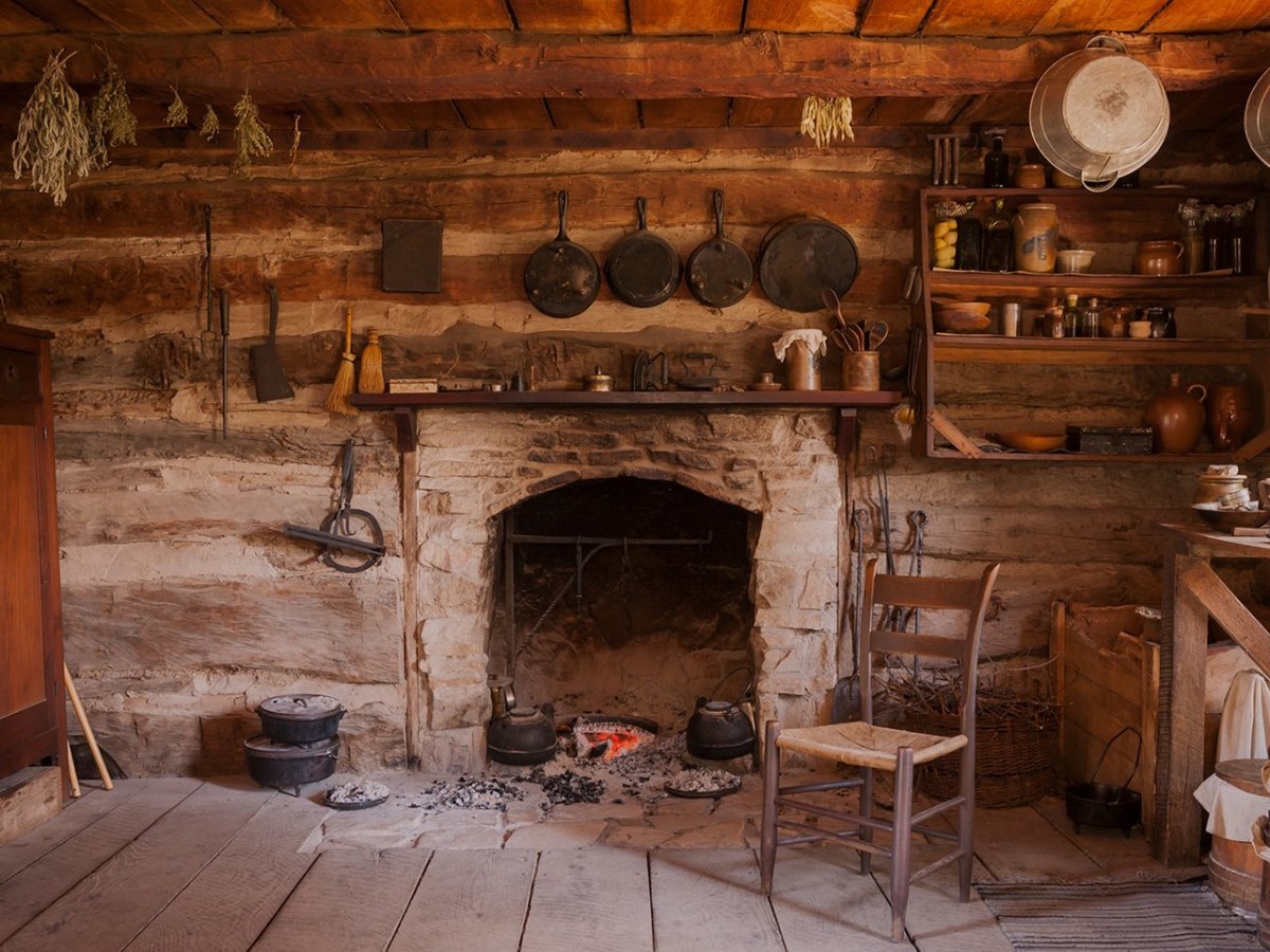 Хижина с камином