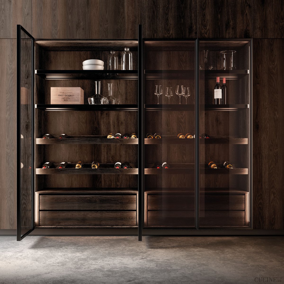 Джулия Новарс стеклянный шкаф