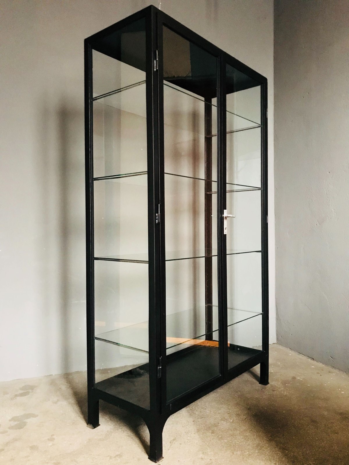 Шкаф витрина лофт Индастриал