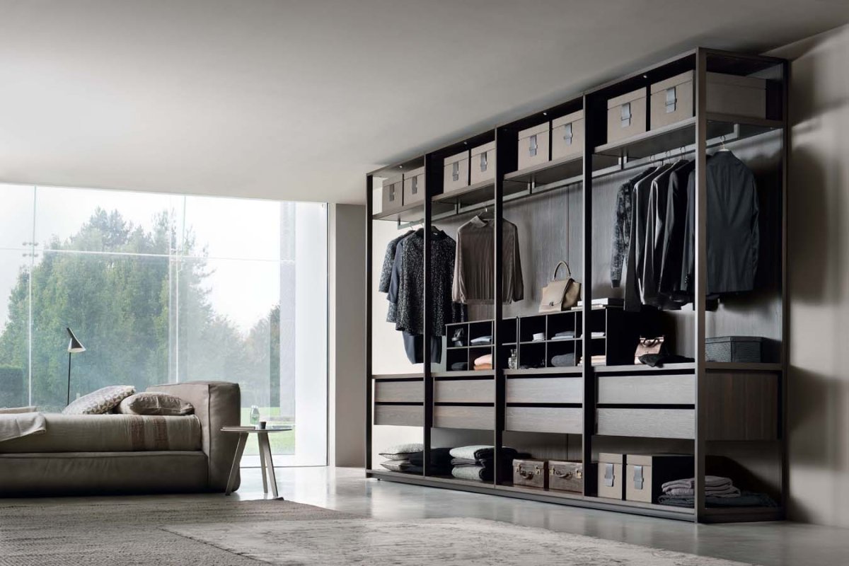 Открытые шкафы для одежды в гардеробную