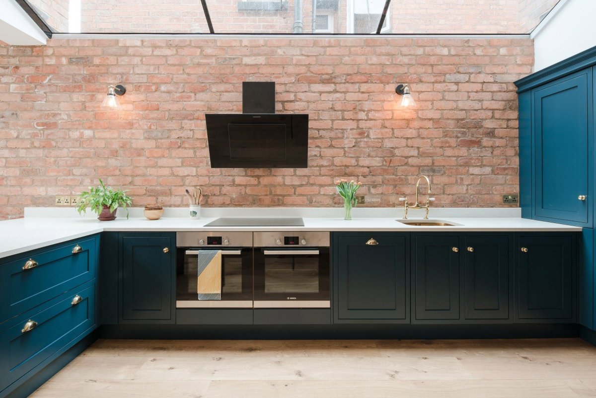 Синяя кухня лофт