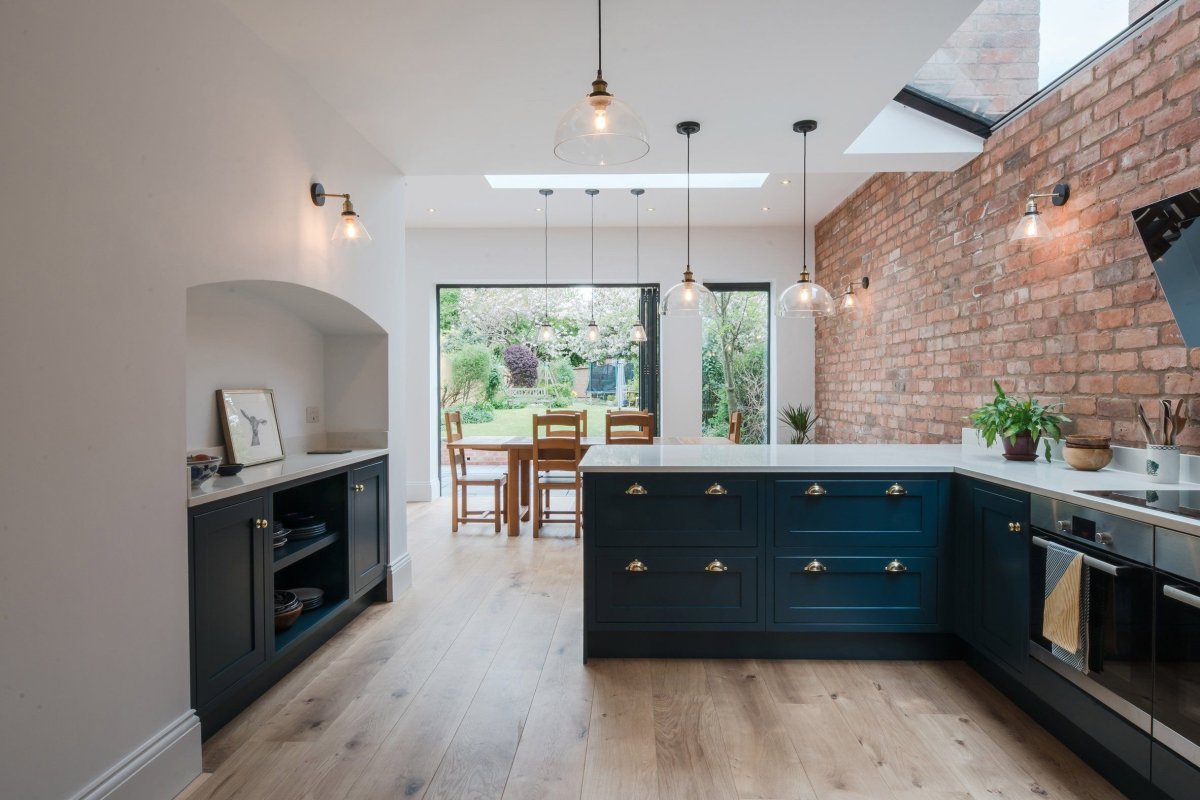 Кухня в стиле лофт без верхних шкафов