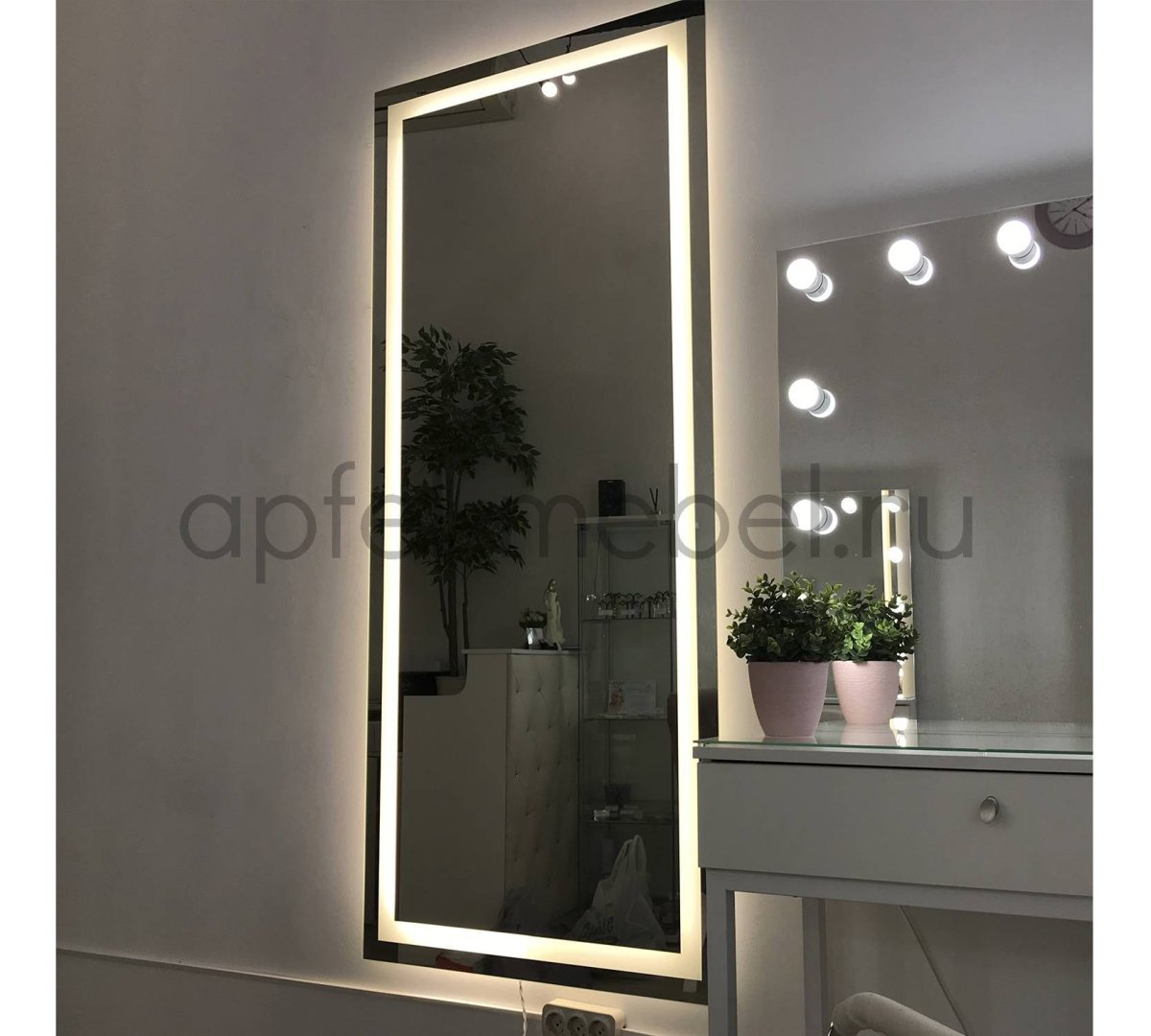 Зеркало Омега Гласс с подсветкой