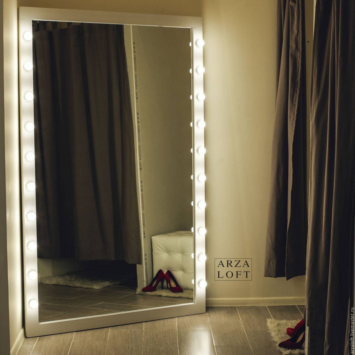 Зеркало с подсветкой в прихожую