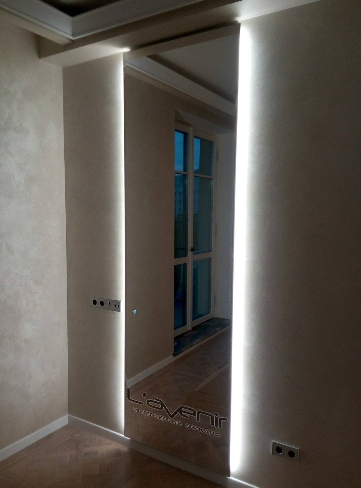 Зеркало с подсветкой в коридор