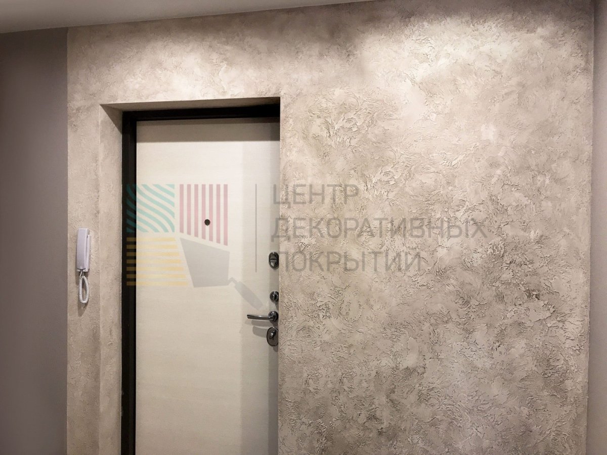 Декоративная штукатурка в коридоре